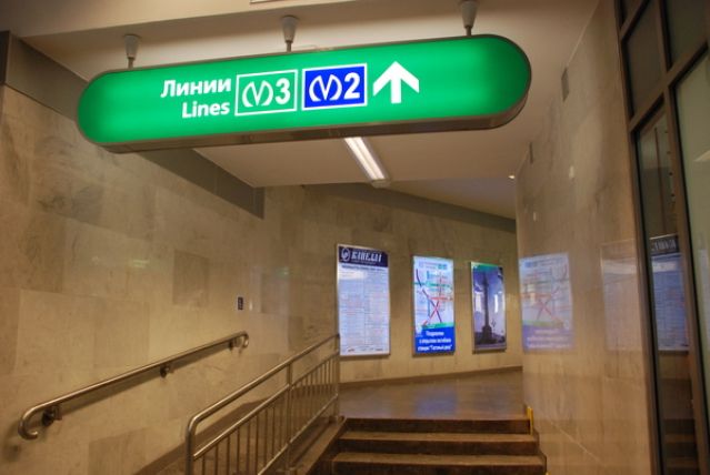 Короткое замыкание на "зеленой" ветке метро Петербурга застопорило движение