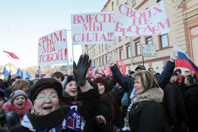 Петербург поддержал присоединение Крыма к России митингом на  Конюшенной площади